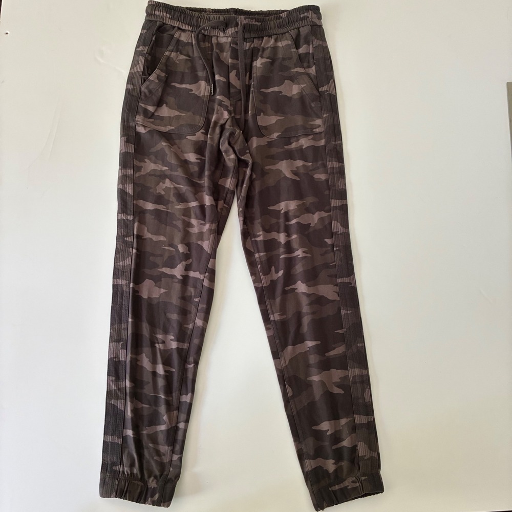 Athleta Farallon Jogger Womens Size 2 Camo Pants Camo Utility Hiking Lounge